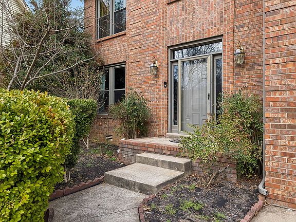 4th image of 2213 S Ashford Ct