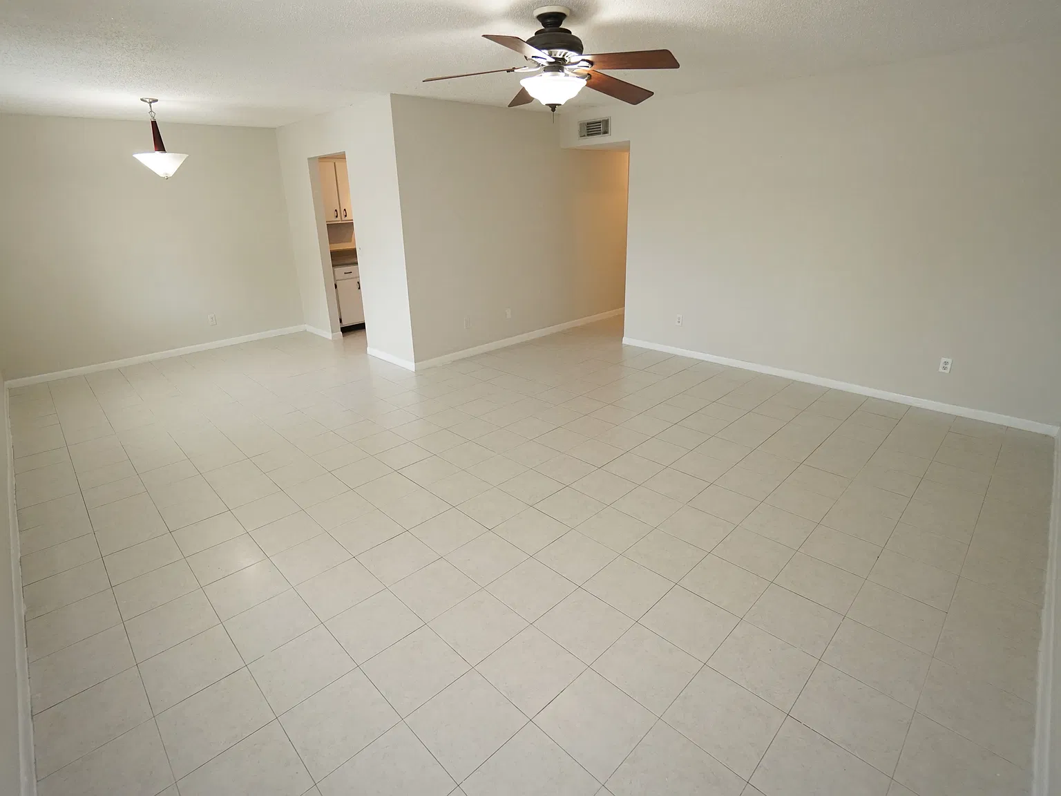 2 bed, 960 sqft, $1,550 — Photo 2