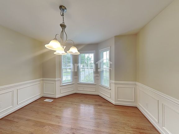 5th image of 163 Bluestone Dr