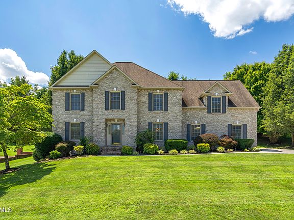 2nd image of 3315 Whispering Oaks Dr