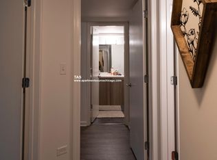 932 W Dakin St #102, Chicago, IL 60613