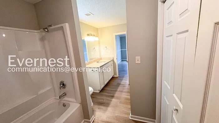3221 Lasalle St — Photo 7