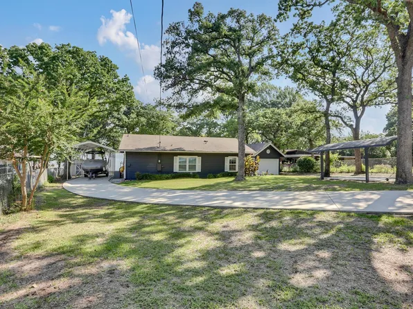 272 Shoreline Dr, Azle, TX 76020