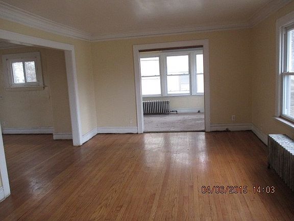 3rd image of 14751 Perry Ave
