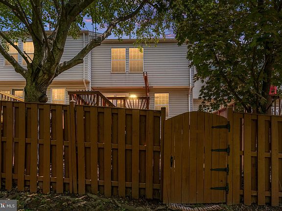 5th image of 12894 Effingham Ct