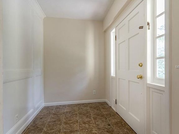 4th image of 3116 N Julia Cir