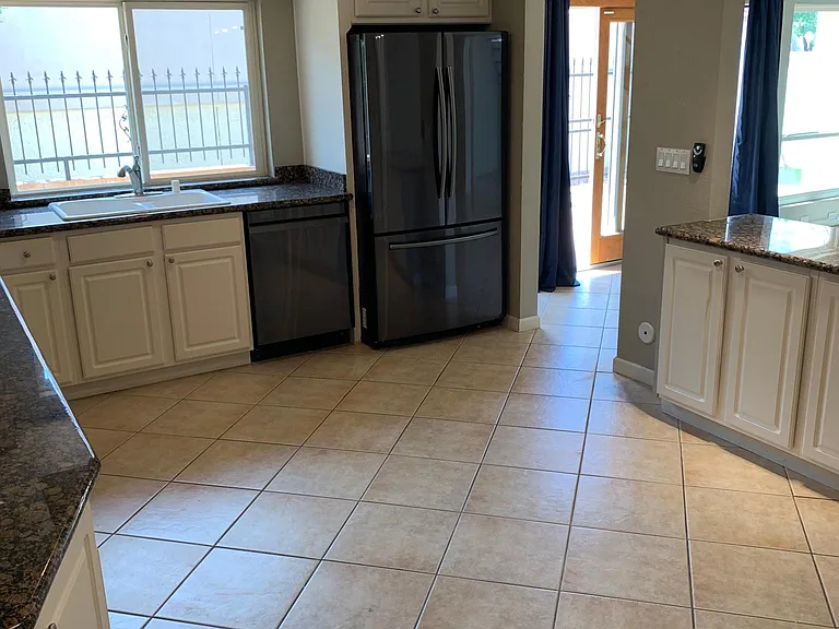 7888 N Pinesview Dr — Photo 5