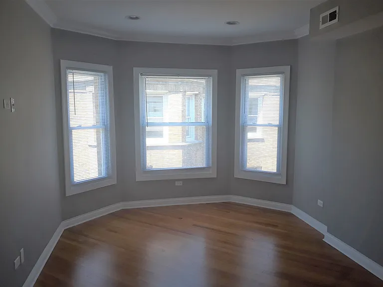 1644 W Pratt Blvd — Photo 3