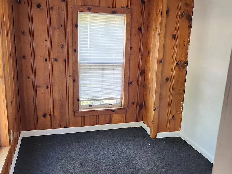 Smaller room - office or spare bedroom