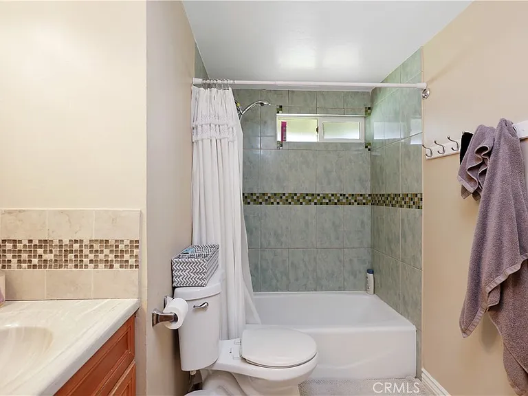 526 N Emerald Dr — Photo 14