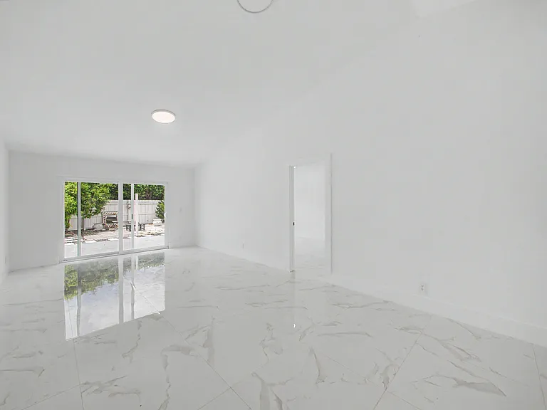 8464 Lake Worth Rd — Photo 8