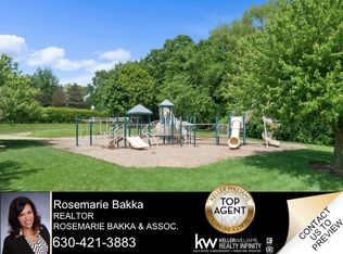 821 Edgewood Ct, Sugar Grove, IL 60554