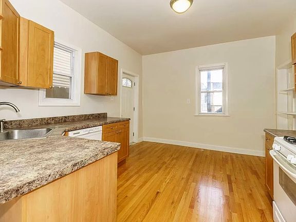 3rd image of 1702 N Rockwell St #1