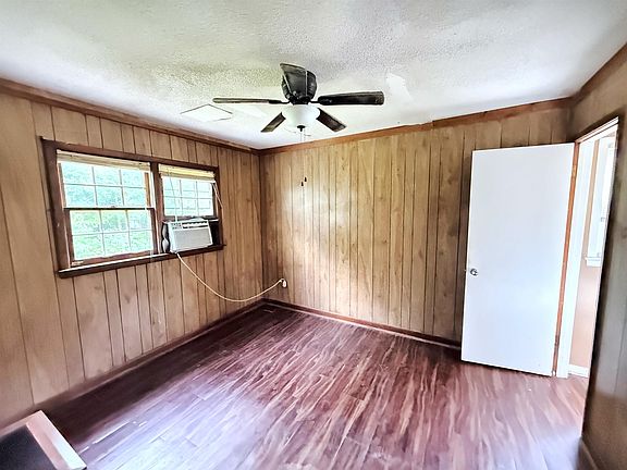 4th image of 8921 Frankfort Rd