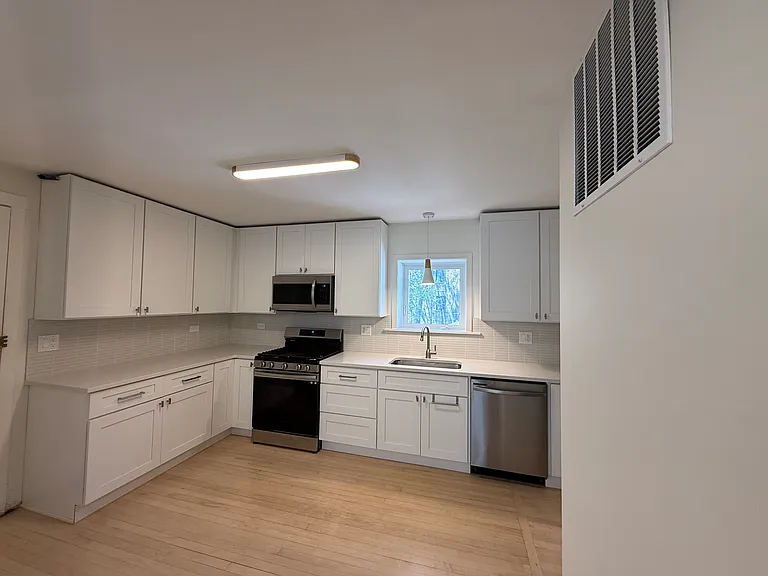 6220 N Magnolia Ave — Photo 2