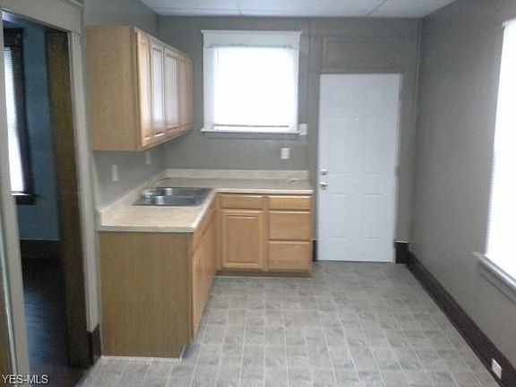 4th image of 1525 Oregon Ave