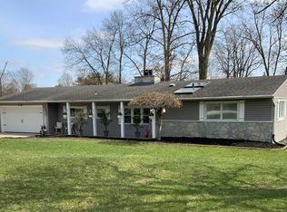 5828 N Shore Dr, Leo, IN 46765