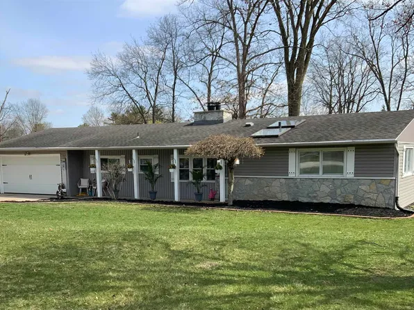5828 N Shore Dr, Leo, IN 46765