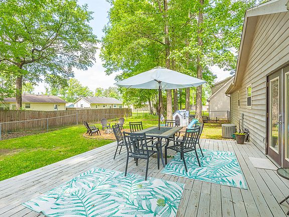 4th image of 320 Cedar Glen Cir