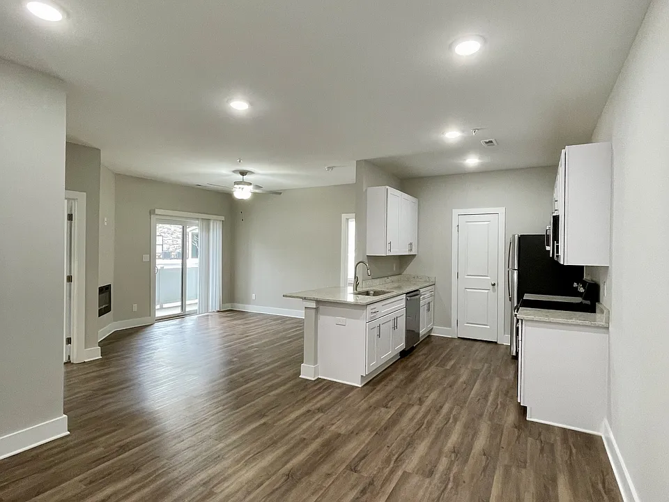 325 English Commons Dr