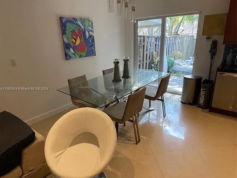 4920 SW 27th Ave — Photo 18