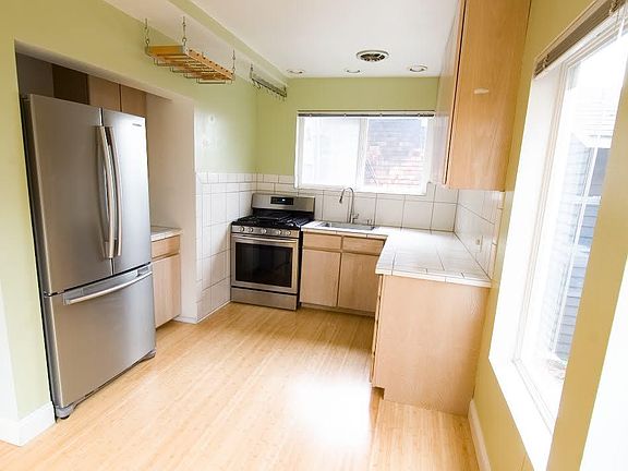 Large, well equipped kitchen, newer appliances.