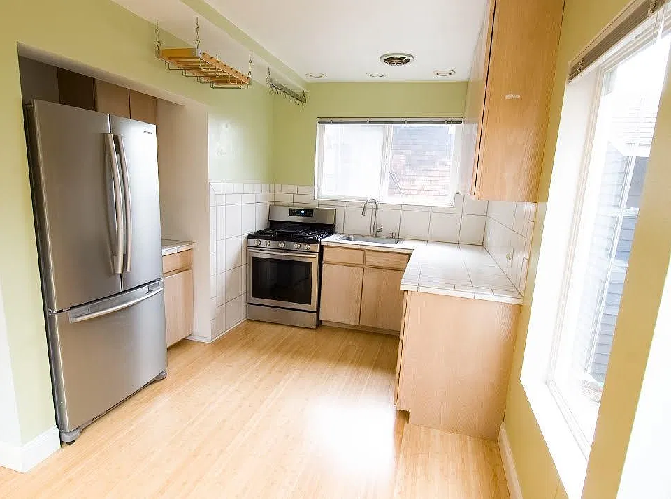 Large, well equipped kitchen, newer appliances.
