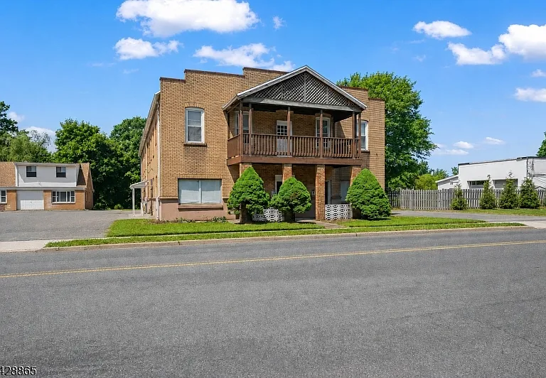 107 Macarthur Ave #2 — Photo 1