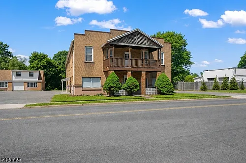 107 Macarthur Ave Photo 1