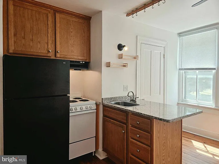 448 N Loudoun St #C — Photo 8