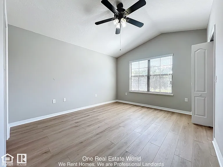 5361 Windsor Lake Cir — Photo 11