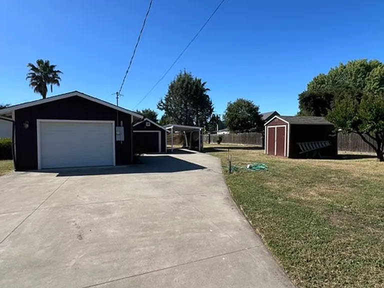 22220 G St — Photo 13