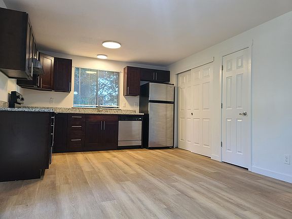 4th image of 406 E Pioneer St #5
