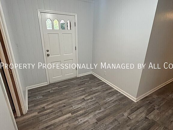 4th image of 2718 Collins Ave