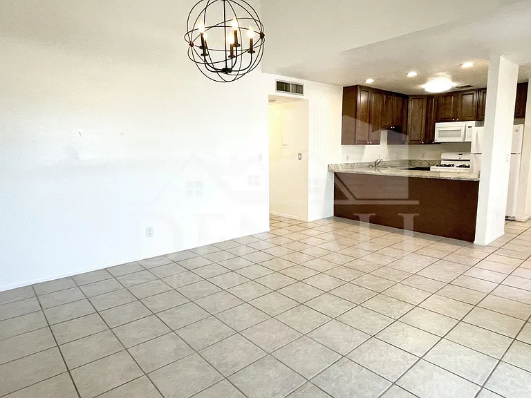 822 S Langley Ave #207 — Photo 5