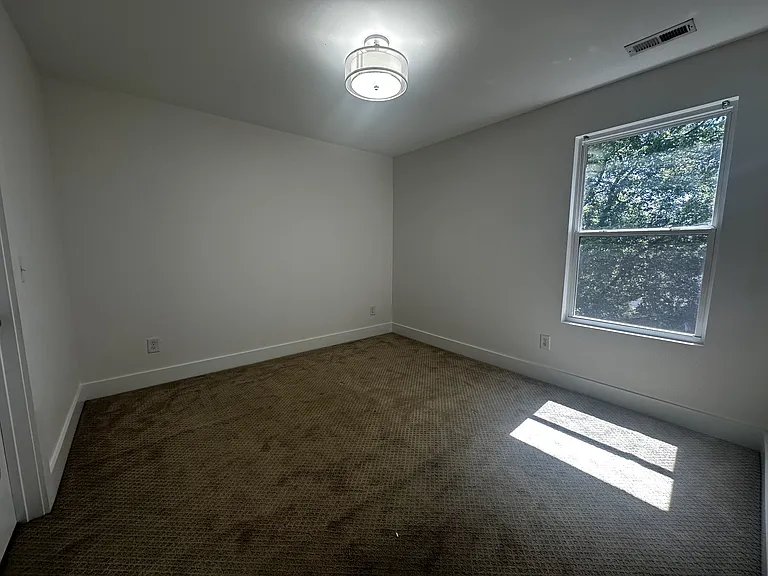 673 Park St — Photo 33