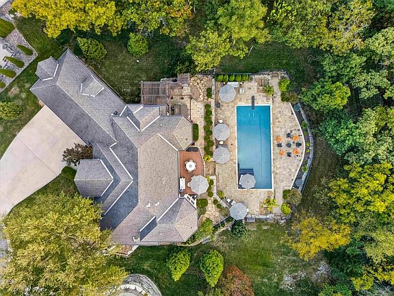 5th image of 460 NW Riven Rock Cir