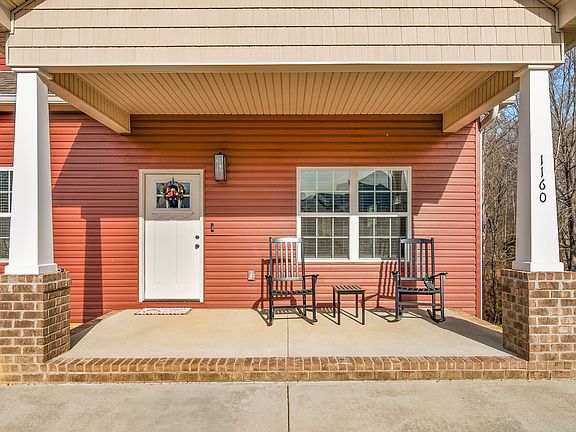 2nd image of 1160 Jonathan Ln