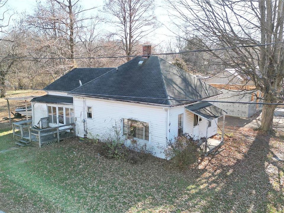 124 E Columbia St, Litchfield, IL 62056 | Zillow
