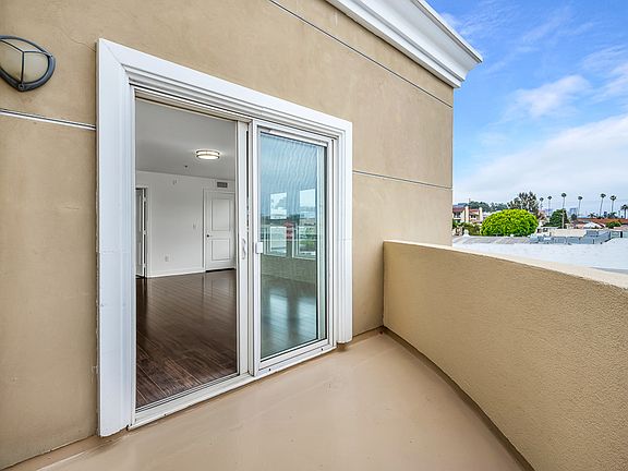 4th image of 11551 Santa Monica Blvd #409