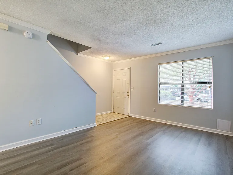 6280 Lucille Dr — Photo 3