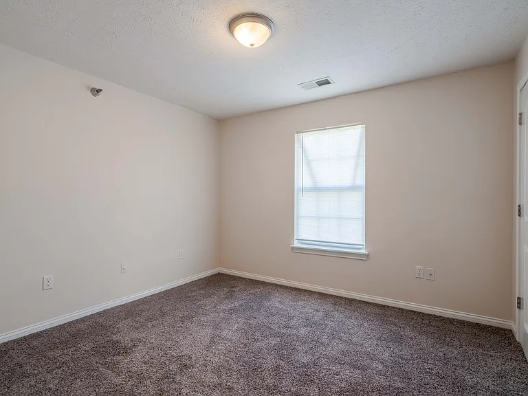 Greenbrier Apartments — Photo 70