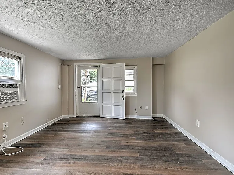 305 Moorland Dr — Photo 17
