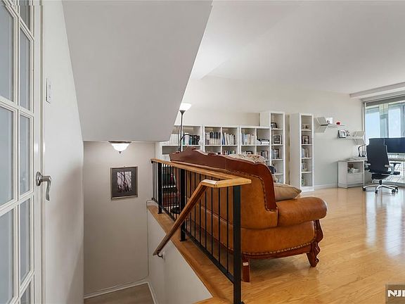4th image of 1 Horizon Rd APT 1001