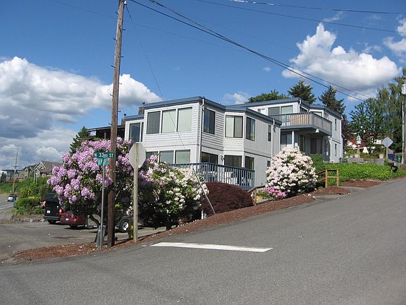 720 Unit A is in the back building at the higher elevation. Intersecting roads are Lake Washington Blvd. N. and North 33rd St.