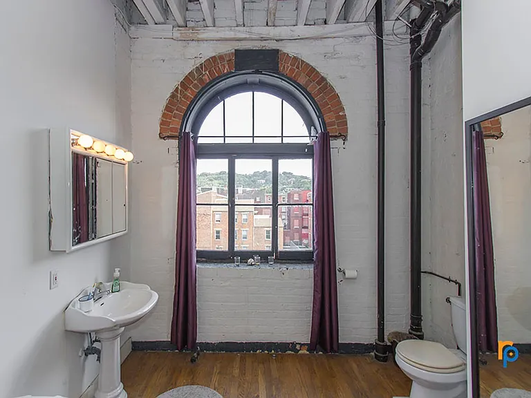 1622 Vine St — Photo 9