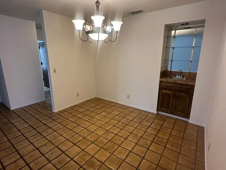 923 Greenfield Ave — Photo 11