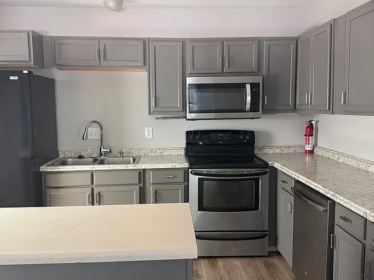 1731 Ethel St — Photo 4