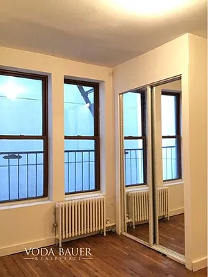 Rented by Voda Bauer Real Estate | media 18