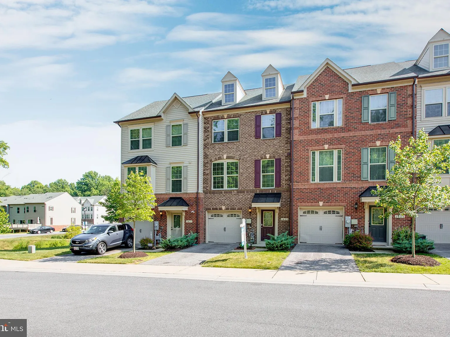 4 bed, 3.5 bath, 2300 sqft, $3,100 — Photo 3